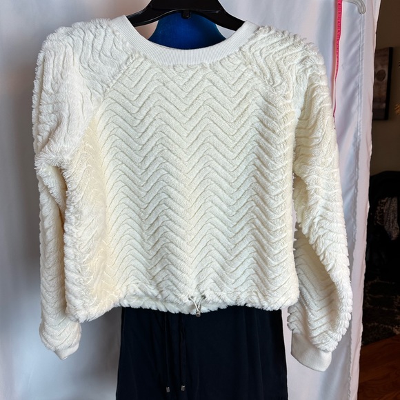 Fuzzy Winter White Planet Gold Faux Fur Sweater Size Small - Picture 3 of 6